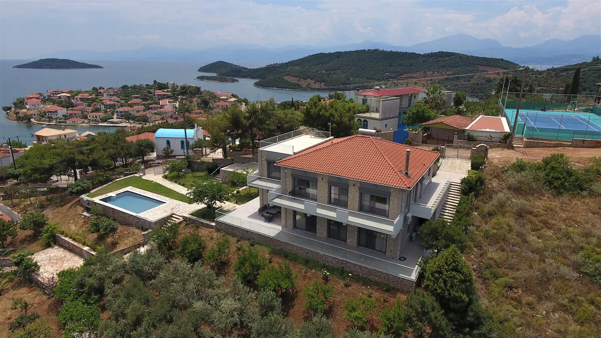 Αεροφωτογραφία της Τριζόνιας